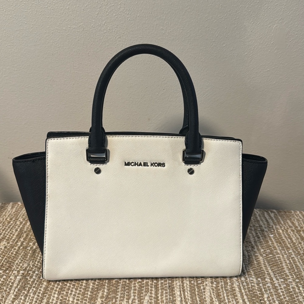 🤍B&W MICHAEL KORS CROSSBODY🖤